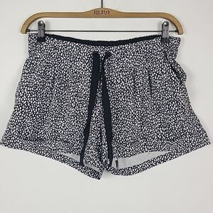 LULULEMON Women's Black & White Geometric Shorts Size 10